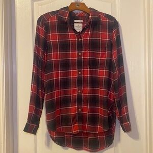 American Eagle Outfitters Red and Black Boyfriend Fit Flannel Size Medium NWOT